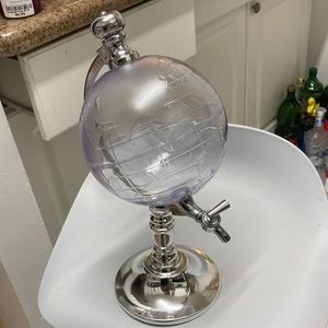 Man Cave Globe Drink Dispenser  2 Quart with Pour Spout NEW